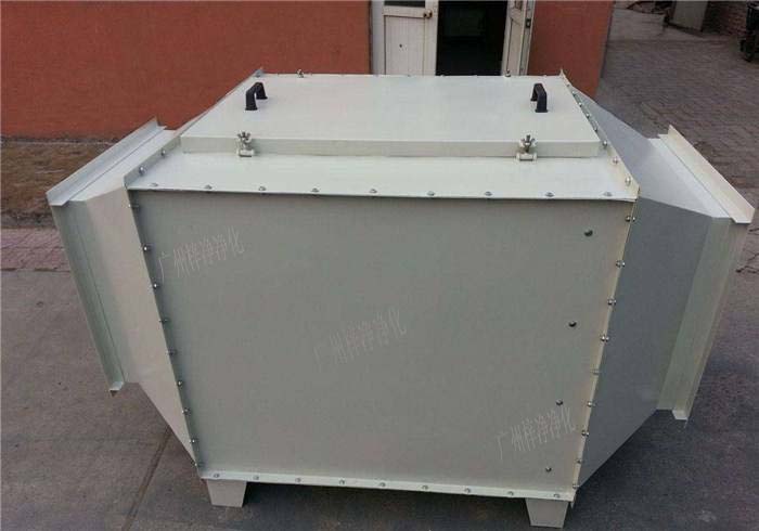 空氣過濾箱內部結構裝的初效空氣過濾器，高效空氣過濾器，風機組合而成。