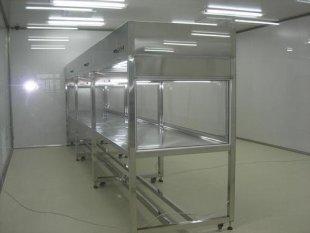 超凈工作臺(tái)是種提供局部?jī)艋膬艋O(shè)備,它的使用對(duì)改善工藝條件,提高產(chǎn)品質(zhì)量和增大成品率均有良好的效果。簡(jiǎn)單的說(shuō)就是:在特定的空間,進(jìn)行殺菌凈化的一種設(shè)備。</ 超凈工作臺(tái)是種提供局部?jī)艋膬艋O(shè)備,它的使用對(duì)改善工藝條件,提高產(chǎn)品質(zhì)量和增大成品率均有良好的效果。簡(jiǎn)單的說(shuō)就是:在特定的空間,進(jìn)行殺菌凈化的一種設(shè)備。</